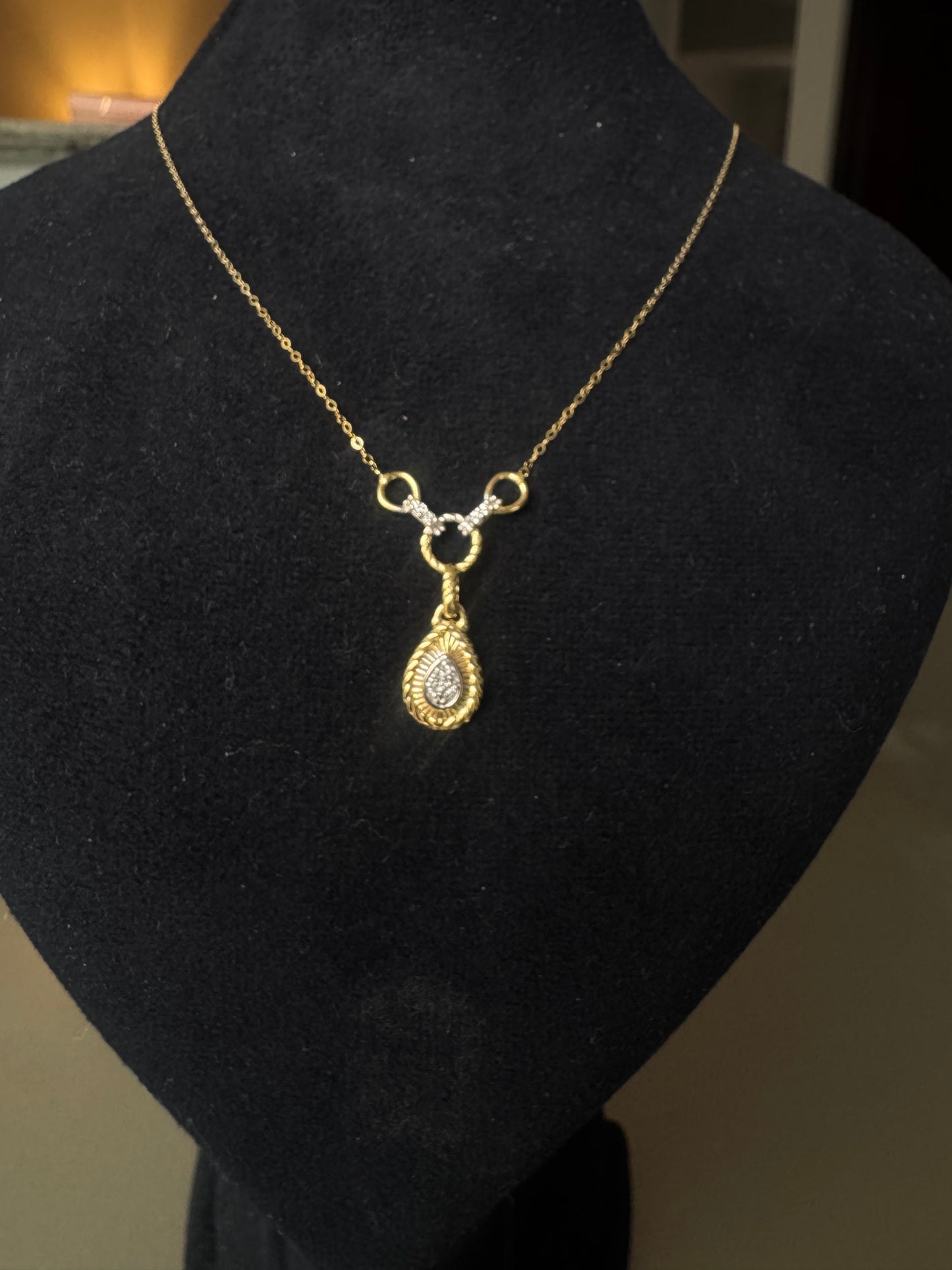 Rubi Diamond shape Gold Necklace