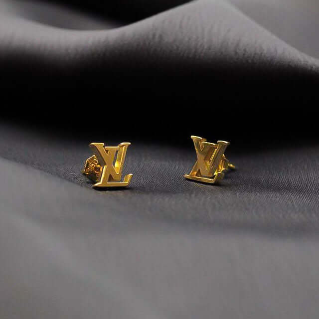 Elegant Solid Gold Stud Earing showcased on luxurious fabric, highlighting 18K quality and stunning design.