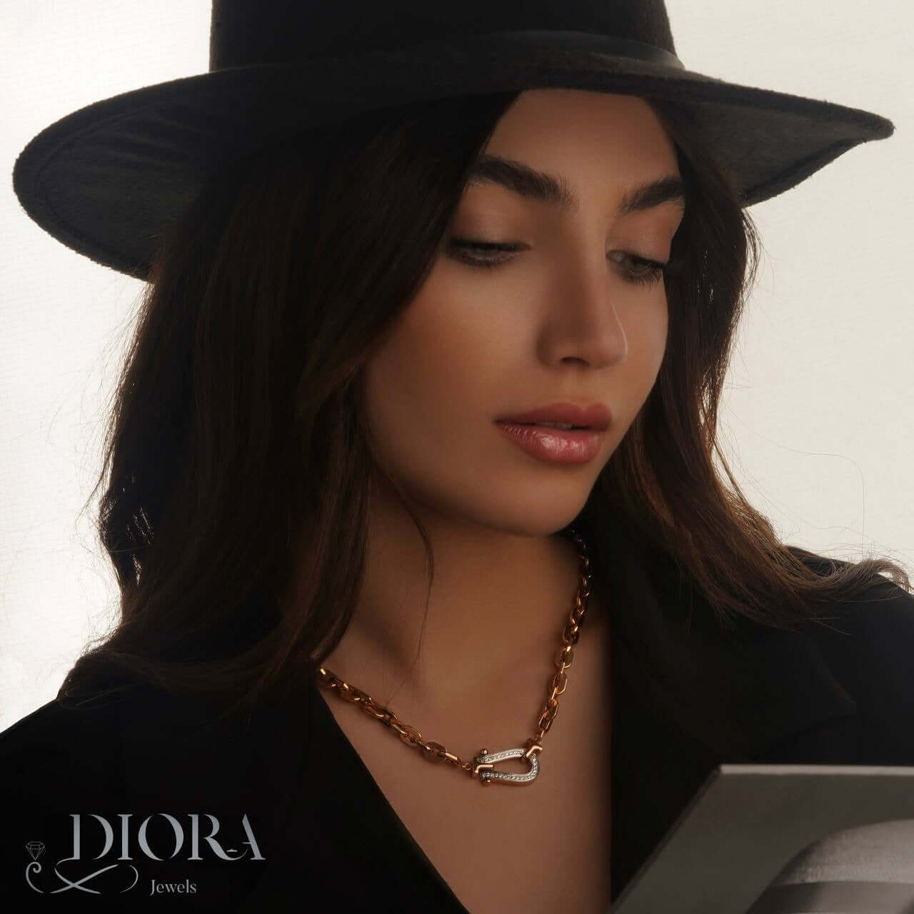 Golden Clasp Necklace