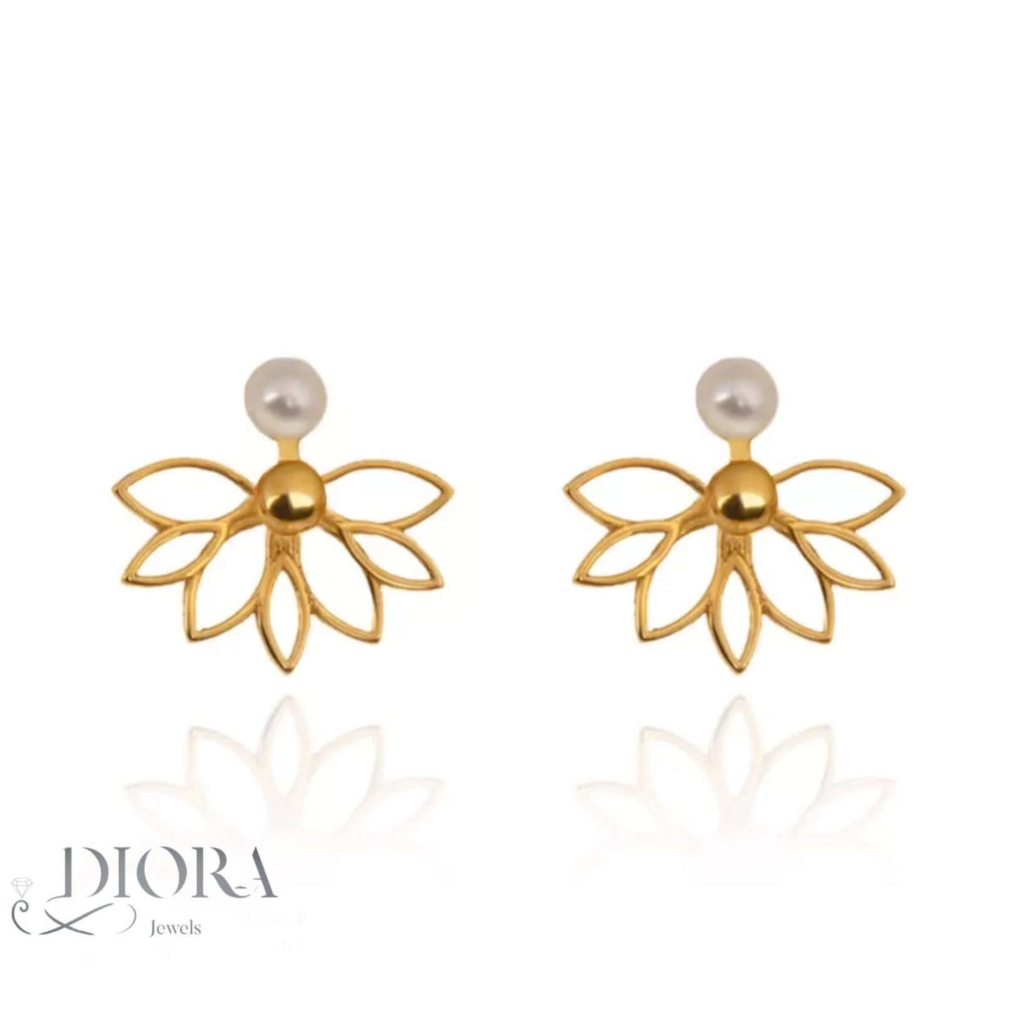 Daisy with Pearl Earrings made from 18K solid gold, featuring elegant pearl accents.