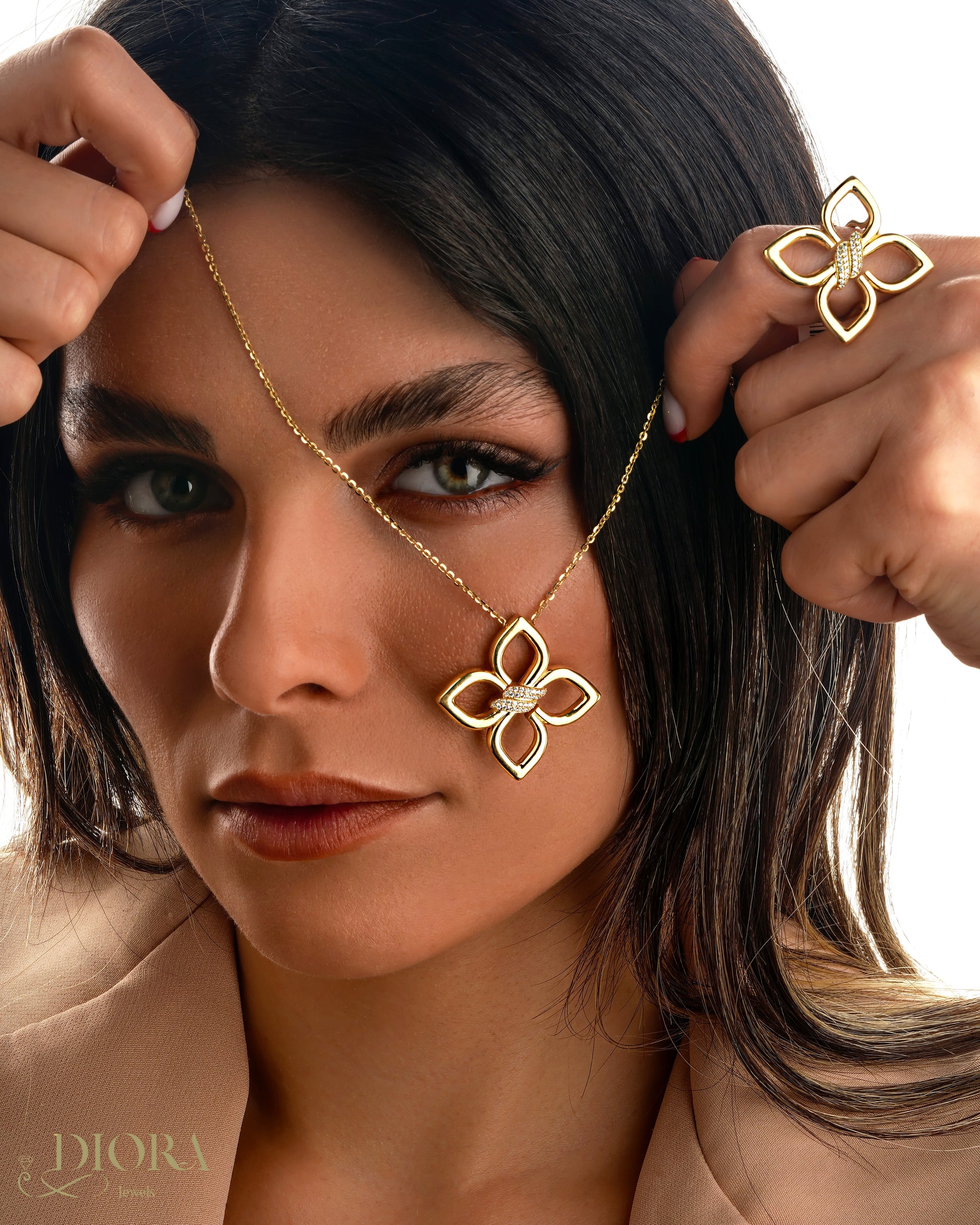 Gardenia Gold Necklace 18K gold with 7.95 grams from Diorajewels