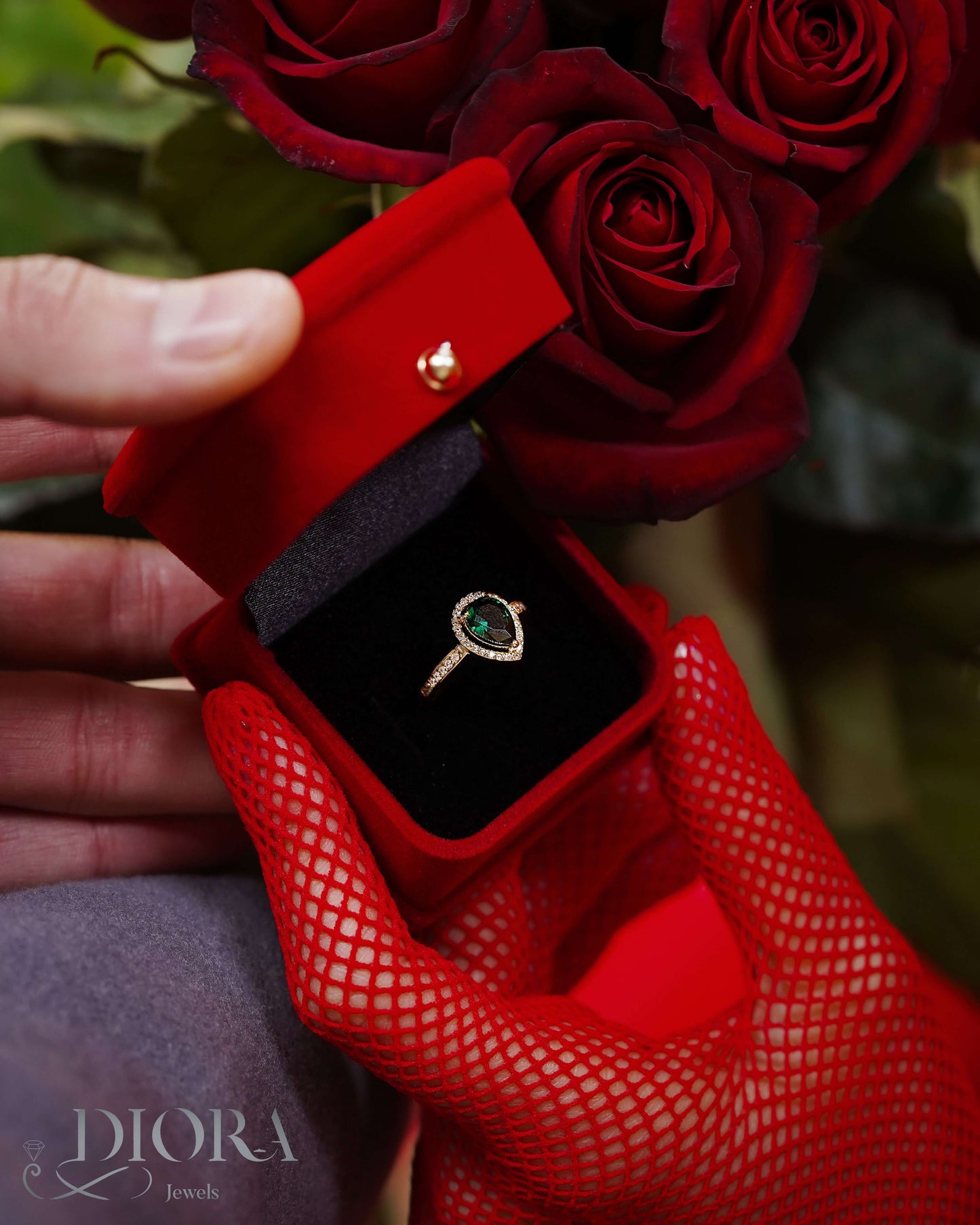 Koohe Noor Ring - Emerald