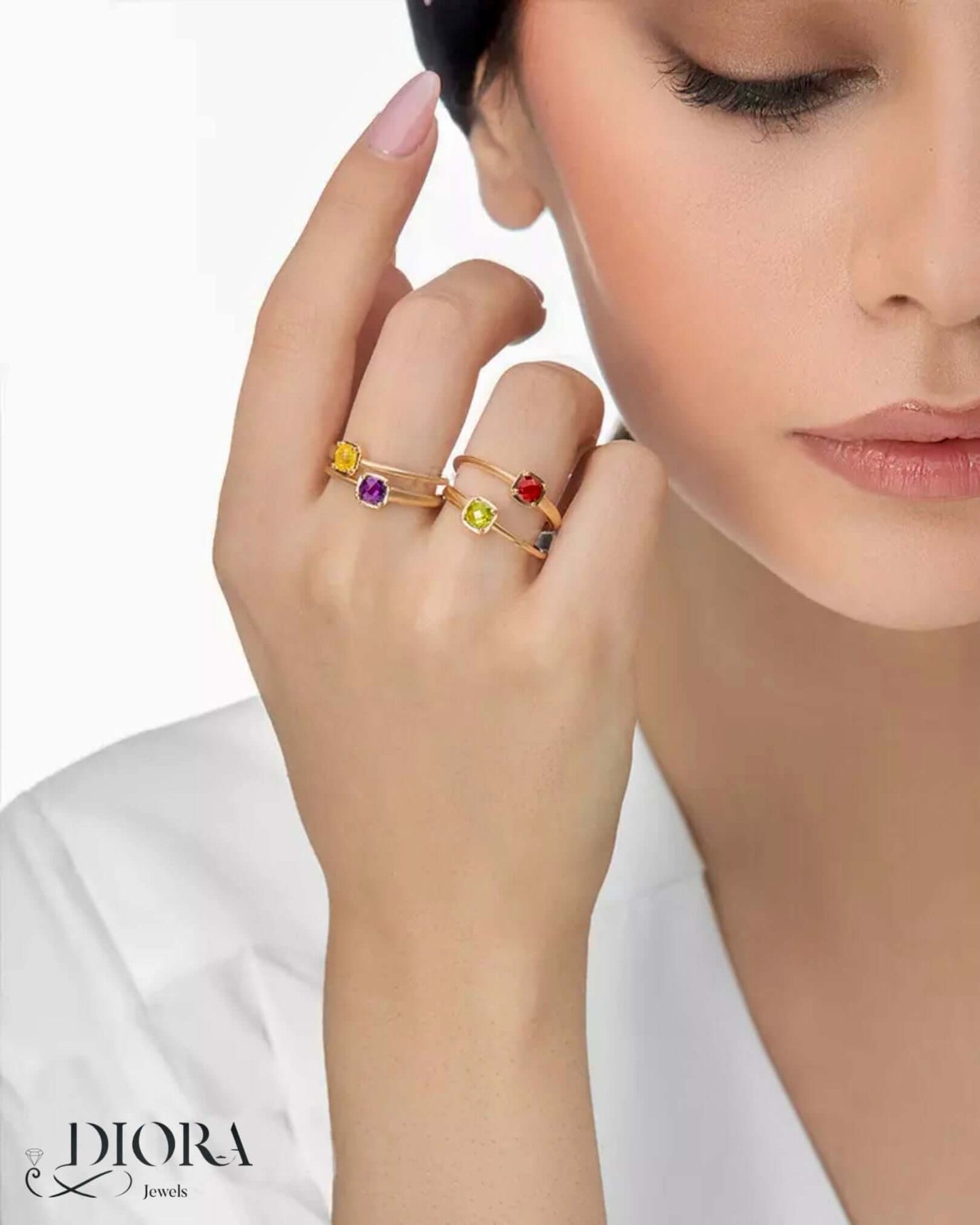 A model showcasing the Dynamic Design Gold Ring featuring zirconia gemstones, exuding elegance and sophistication.