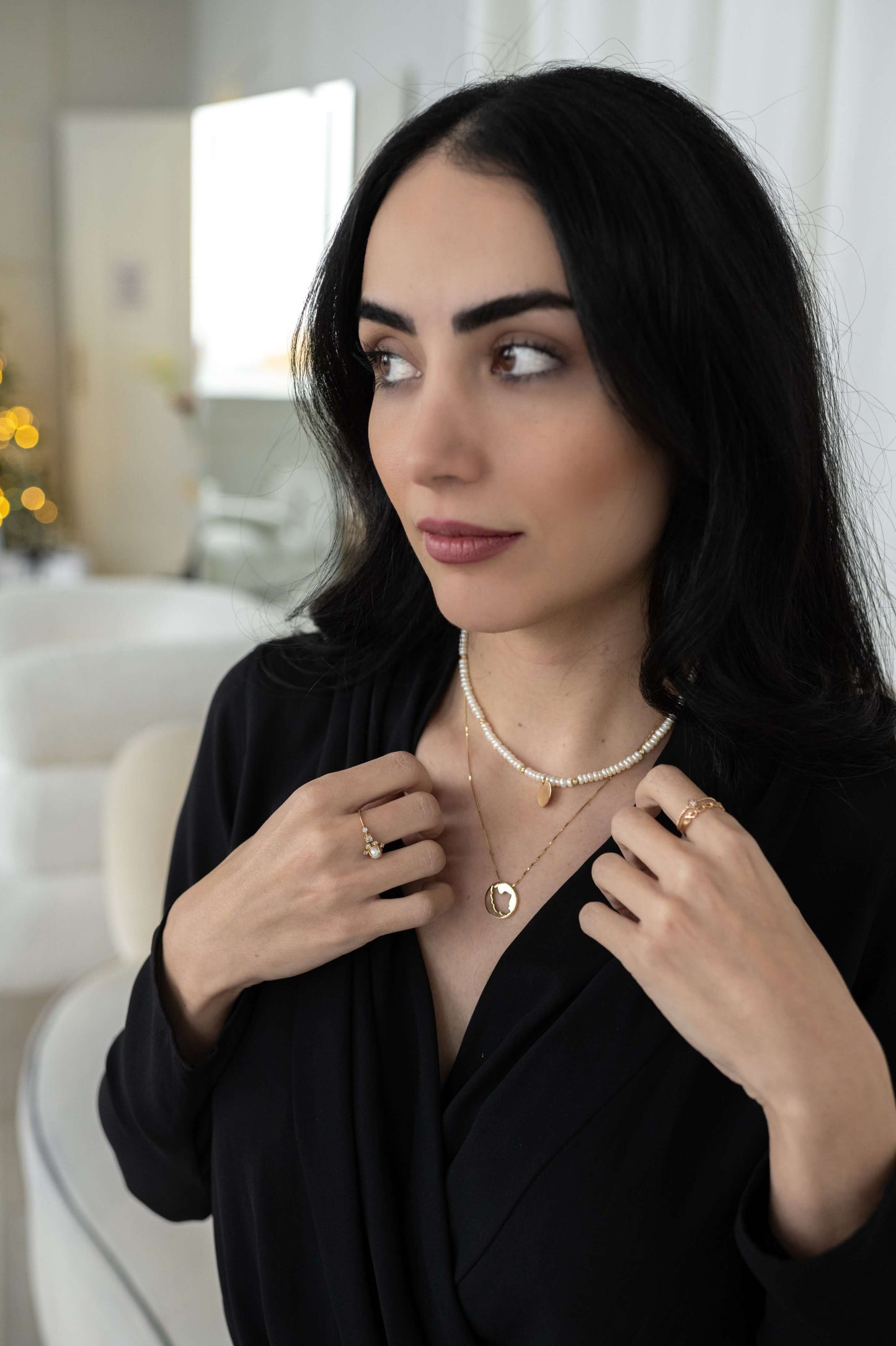 Model wearing an Iran Necklace made of 18K solid gold, showcasing its minimalist beauty.