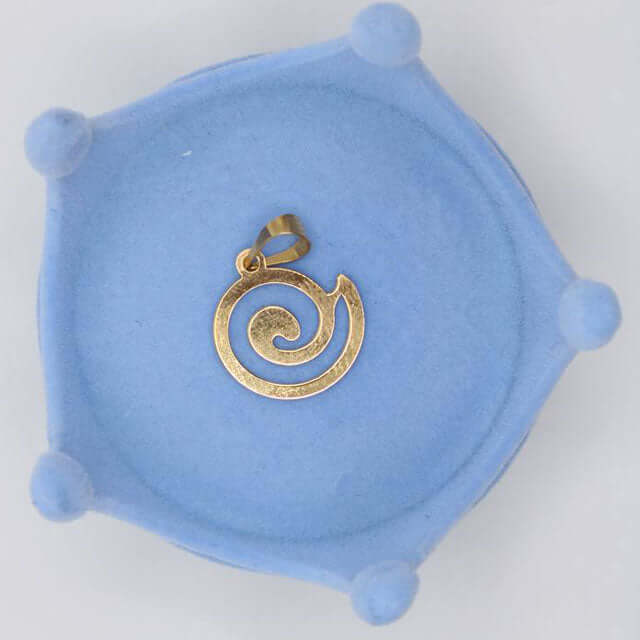 Wave Gold Pendant displayed on a blue velvet tray, showcasing 18K Solid Gold craftsmanship.
