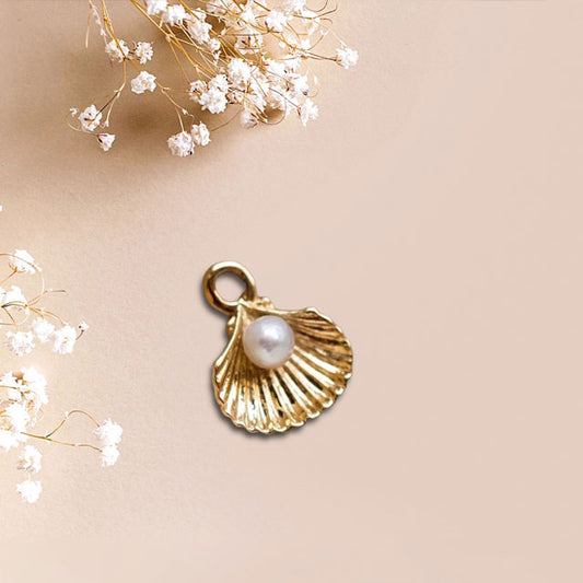 Sea Shell with Pearl Gold Pendant 18K gold with 3.3 grams from Diorajewels