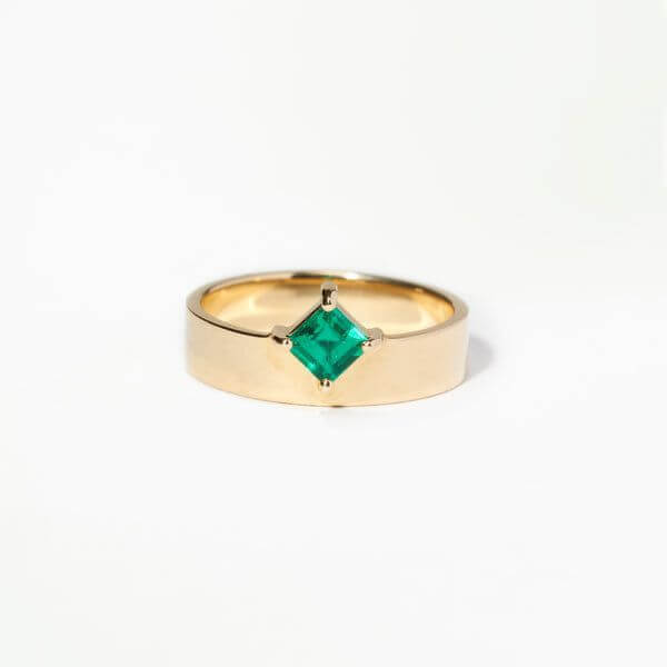 SORIN Green Ring featuring a synthetic Russian emerald in 18K solid gold setting.