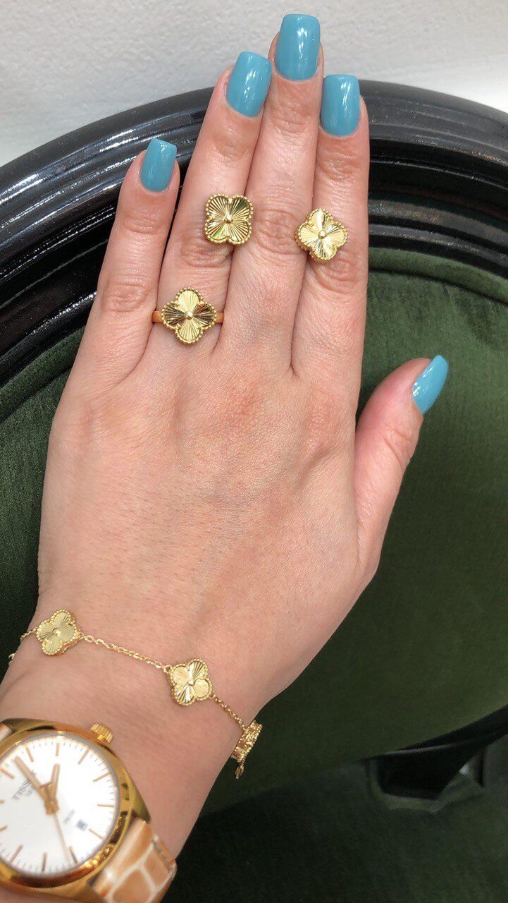 Vintage Gold Studs Earings