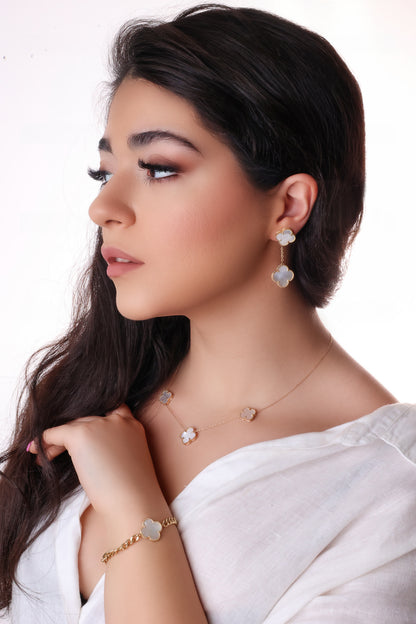 3-Motifs Pearl Flower Necklace