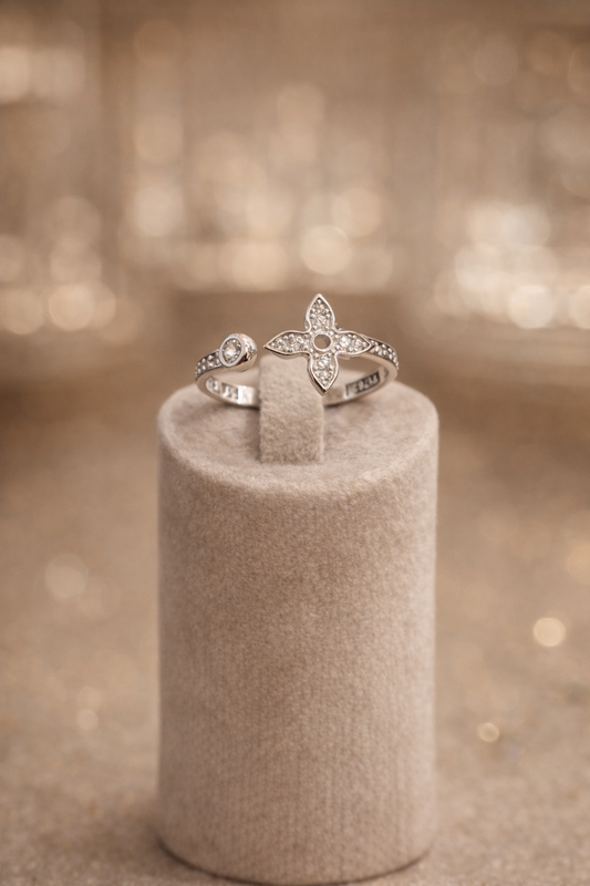 18K White Gold LV Design Ring