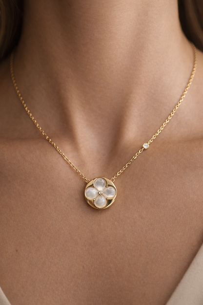 Luxury Gold Necklace - Pearl