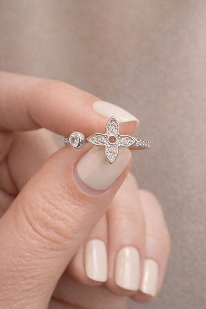 18K White Gold LV Design Ring