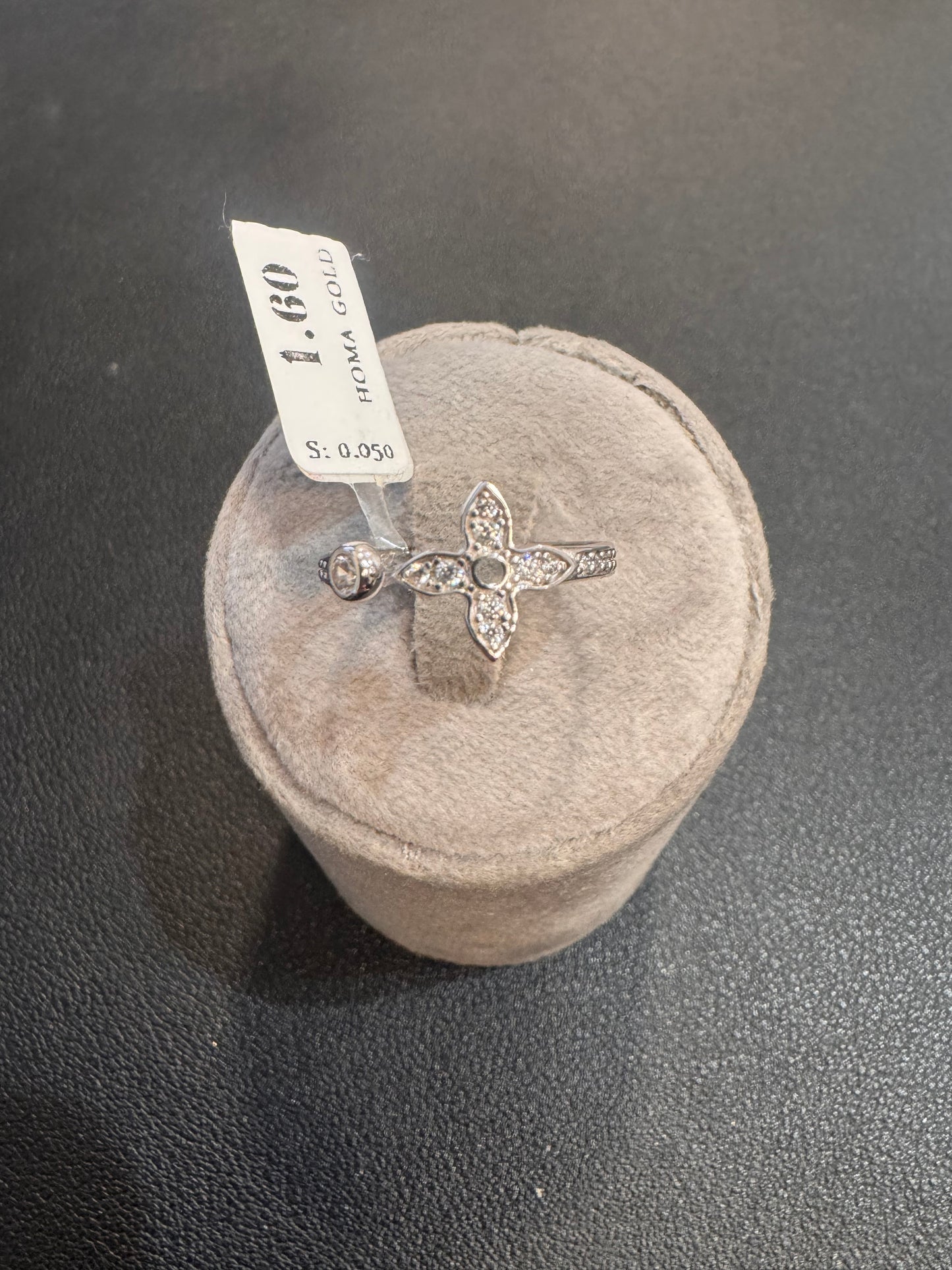 18K White Gold LV Design Ring