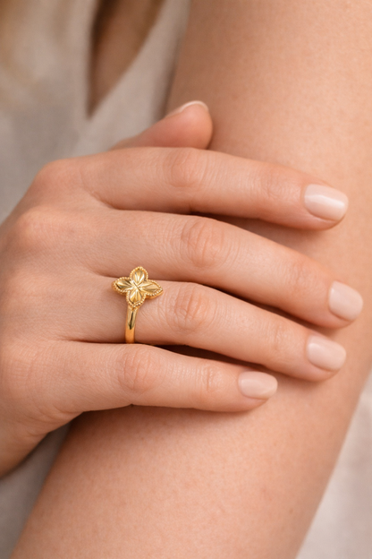 Minimal Roberto Gold Ring