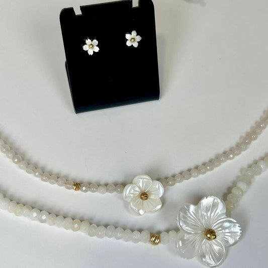 Flower design shell earrings