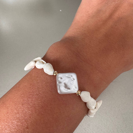 18K Gold Bead Shell Bracelet